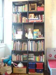 milk-crates This is a whole shelf unit made entirely out of milk crates